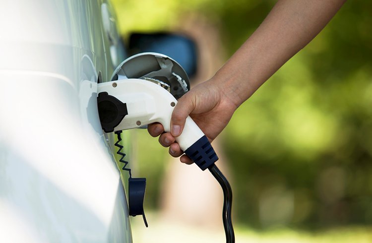 Con le auto elettriche il noleggio è più green a Roma e Milano