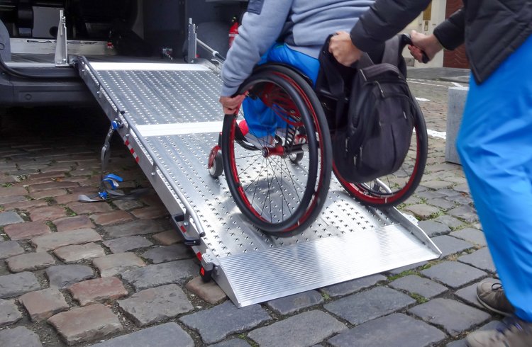 Noleggio auto per il trasporto di persone disabili